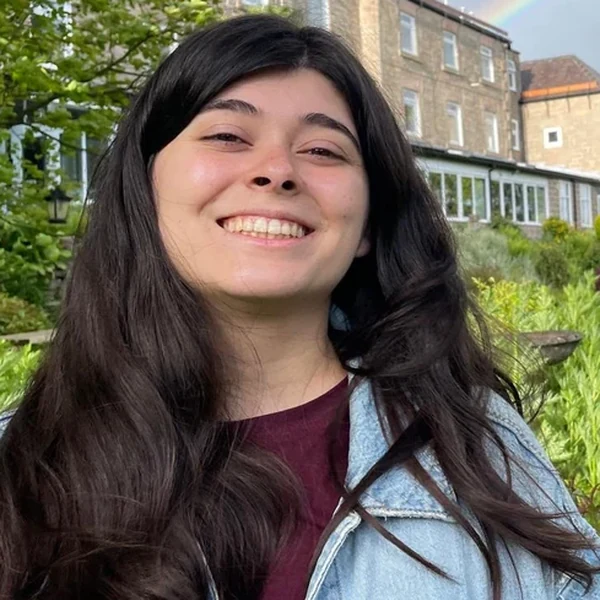Ria Deane, Líder de comunidad
